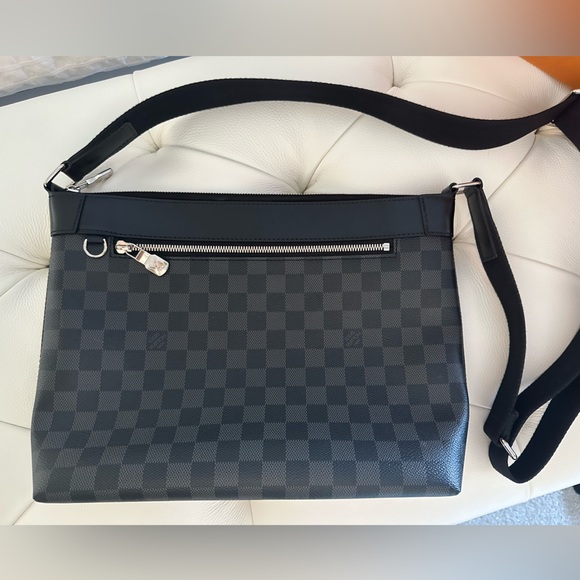 LOUIS VUITTON Damier Graffit Mick PM NM Black / grey (AUTHENTIC) - Picture 2 of 9